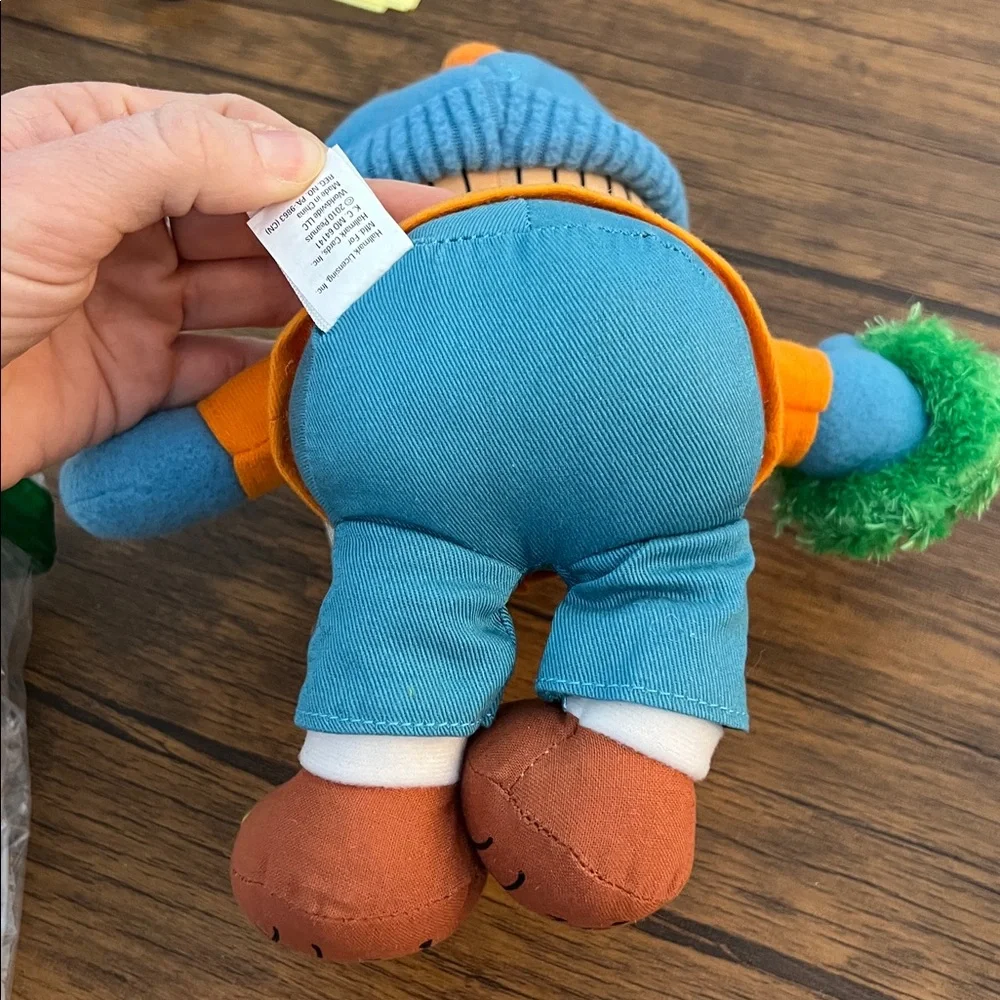 NWT Hallmark Peanuts Linus Christmas Stuffed Toy-‎ OS